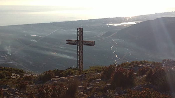 Cruz cima Agulles en Valencia 2