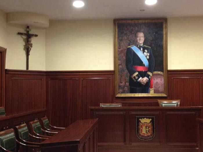 crucifijo ayuntamiento de Espartinas Sevlla salon plenos