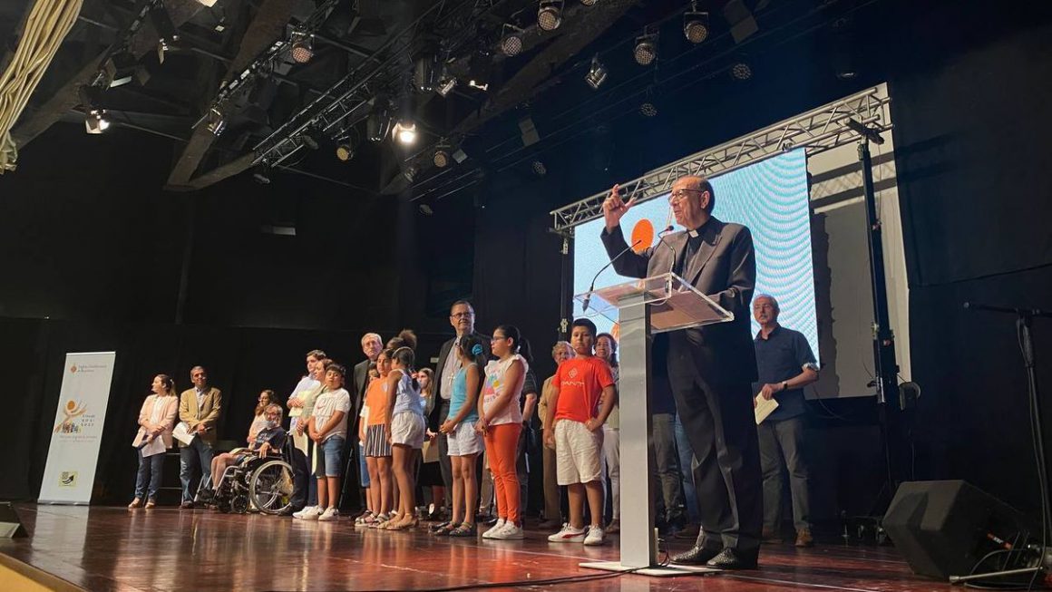 El cardenal Omella llevará las propuestas, que incluyen además una asunción de responsabilidad por la pederastia y un cambio pastoral respecto a los divorciados o el colectivo LGTBI, a un encuentro de toda la Iglesia española cuyas conclusiones llegarán al Papa
