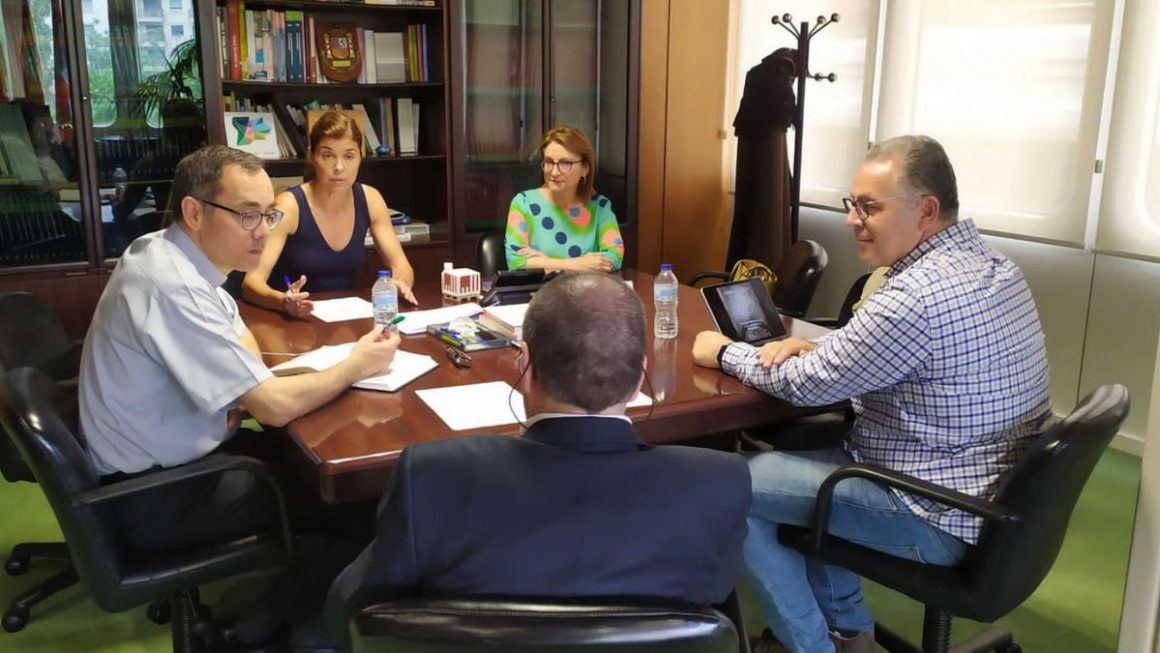 Reunión entre el Obispado, la Junta y la Diputación para abordar la restauración de la iglesia de Molacillos. | J. C. L.