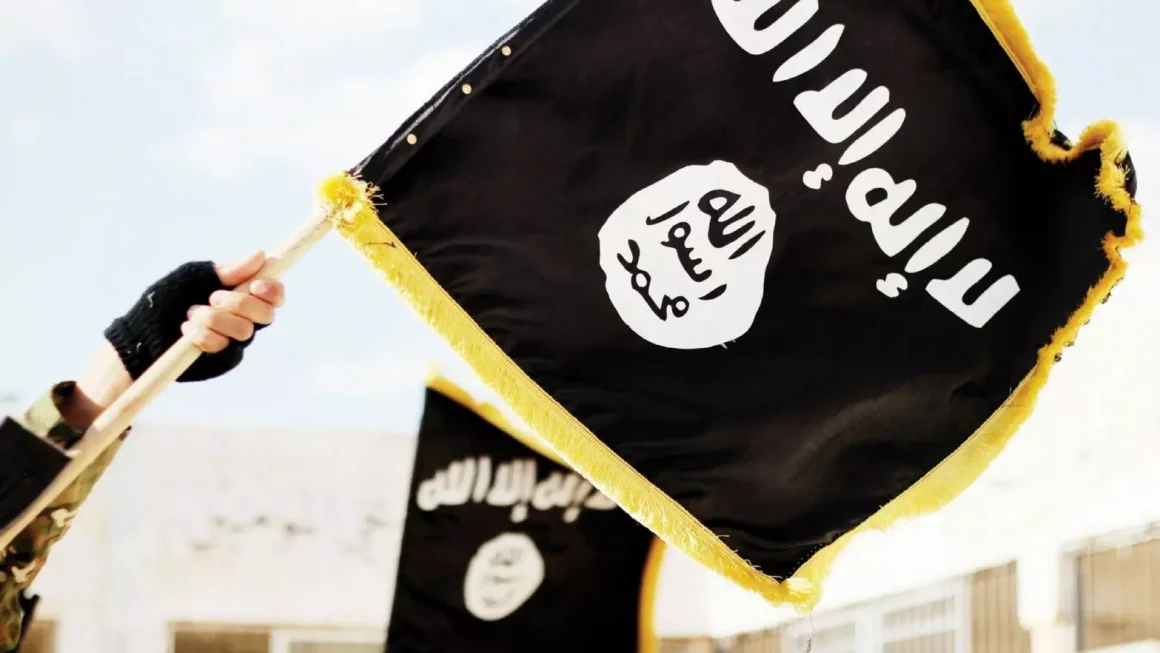 Bandera de Dáesh en la ciudad de Raqqa (Siria).