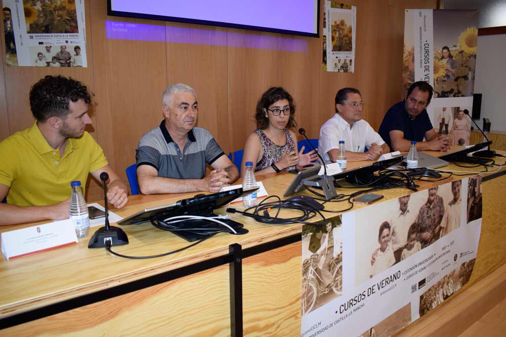 Mesa de inauguración del curso de verano "Laicismo y escepticismo"