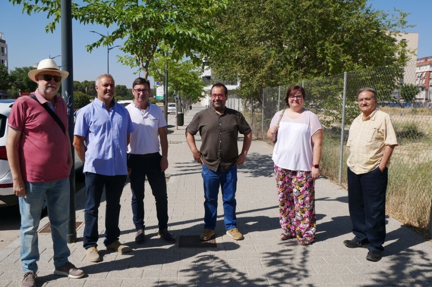 Imagen cedida por Izquierda Unida, junto al solar cedido por el Ayuntamiento de Albacete al Obispado..