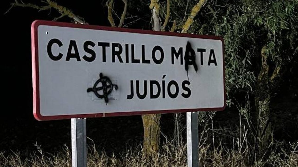 Pintadas en el cartel de Castrillo Mota de Judíos Burgosnoticias