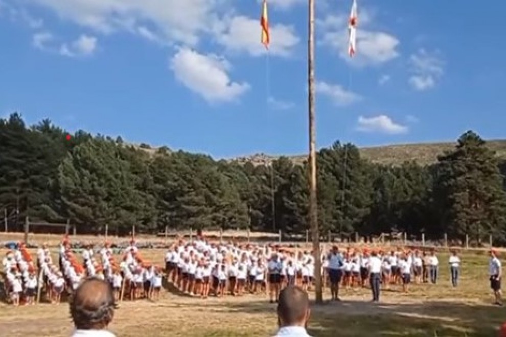 Captura de pantalla de un video difundido por Comunión Tradicionalista Carlista del campamento de este año. — PÚBLICO