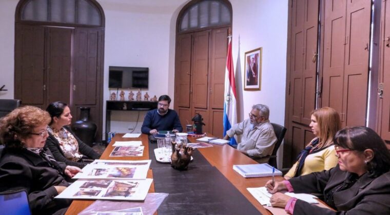 mesa de trabajo del gobierno de Paraguay para restaurar iglesias y templos