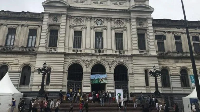 FA pidió informe por desvinculación de docente de Udelar