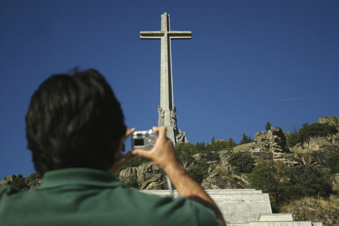 Cruz del Valle de los Cáidos.