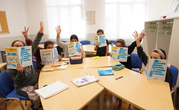 Un grupo de niños en una clase de árabe en Errenteria. / FOTOS ARIZMENDI