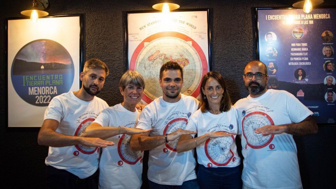 Asistentes al congreso de terraplanistas en Menorca. Santiago Torrado