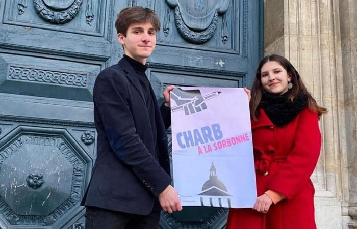 En la universidad, estos jóvenes heraldos del laicismo que viven bajo insultos. De izquierda a derecha: Maxime Loth, estudiante de 19 años, y Floriane Gouget, estudiante de 20 años (aquí frente a la Sorbona) son miembros de la asociación Dernier Espoir, que celebró sus dos años en julio. Última esperanza
