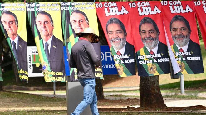 carteles de Luca y Bolsonaro