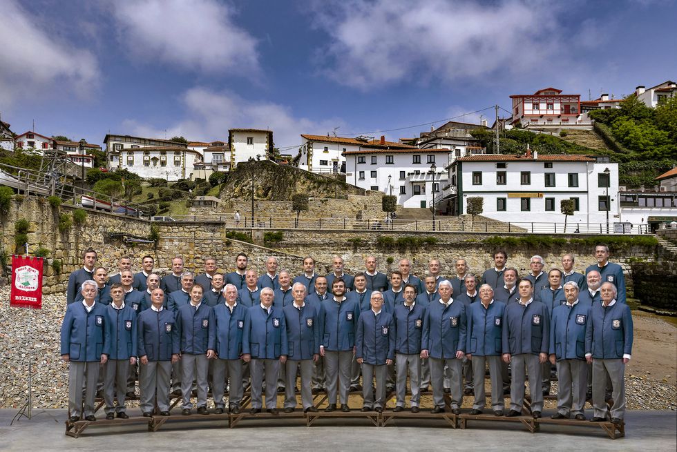 Los componentes del coro Biotz Alai, toda una institución en Algorta (Vizcaya).MARIELI OVIEDO