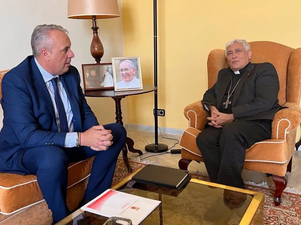 El alcalde de San Roque con el Obispo. – AYUNTAMIENTO DE SAN ROQUE