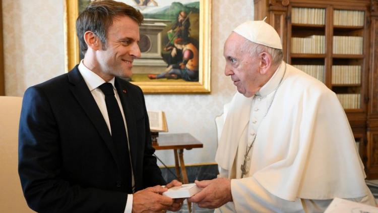 Emmanuel Macron y Francisco, 24 de octubre del 2022 ©Vatican Media