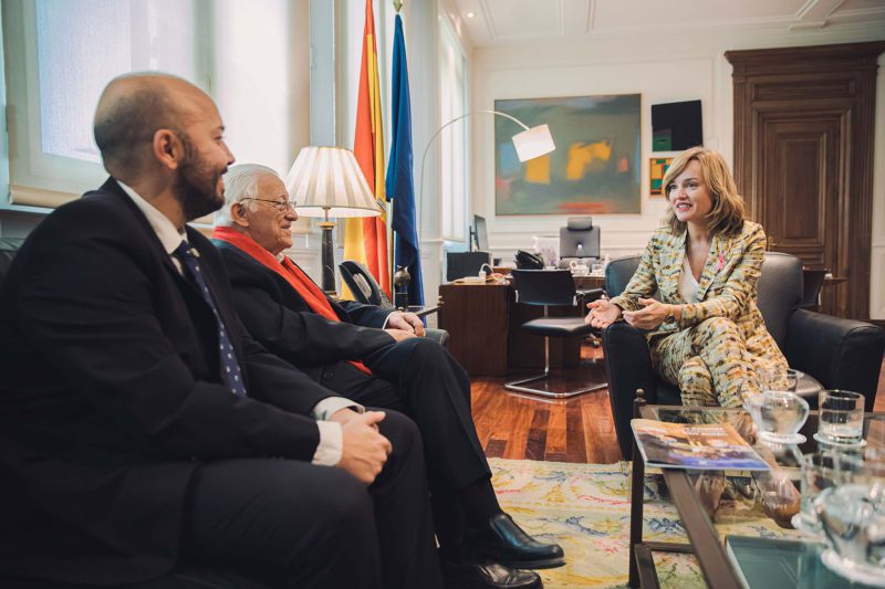 Reunión de Mensajeros de la Paz con la ministra de educación Pilar Alegría