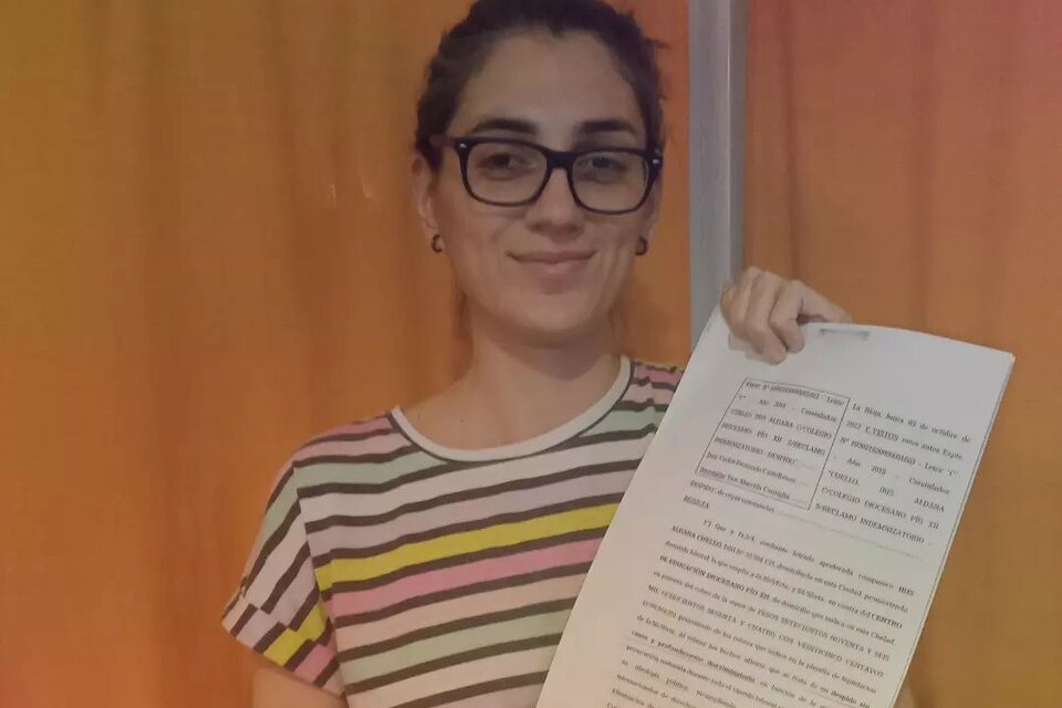 Aldana Cuello, docente despedida de un colegio católico.