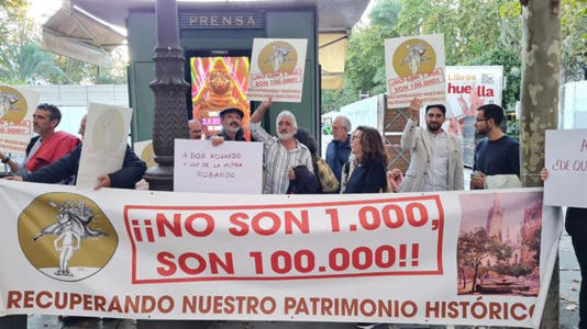 Ismael Sánchez en una concentración contra las inmatriculaciones