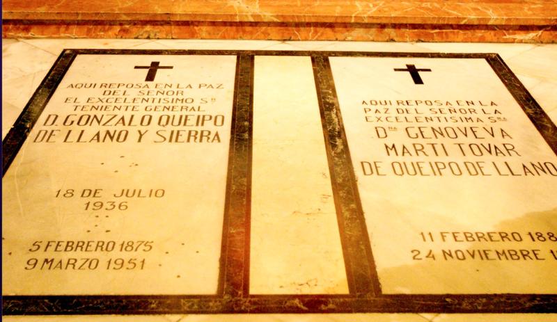 Las tumbas de Gonzalo Queipo de Llano y su esposa Genoveva en la Basílica de la Macarena / María Serrano