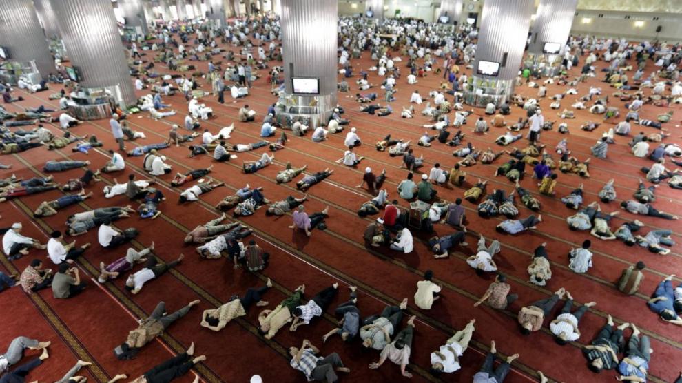 La mezquita Istiqlal durante el tercer día del Ramadán, en Yakarta (Indonesia). Foto: Mast Irham / EFE