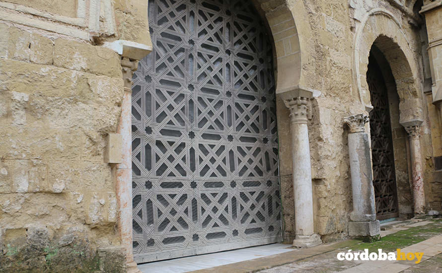 Toldo que imita la Celosía retirada en la Mezquita-Catedral