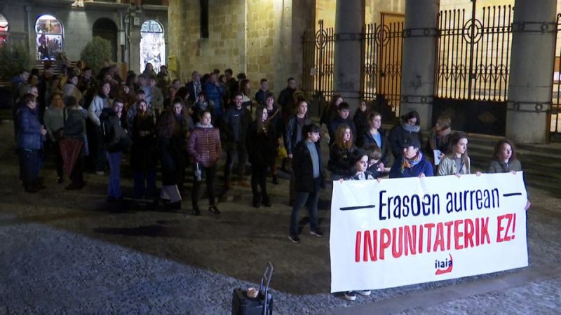 Concentración en Bermeo para denunciar los abusos sexuales cometidos en el colegio de los Menesianos