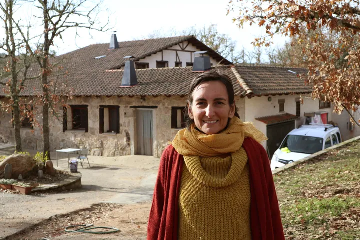 Mireia Fresno, una de las responsables del centro de yoga. Foto: Mariam A. Montesinos | EFE