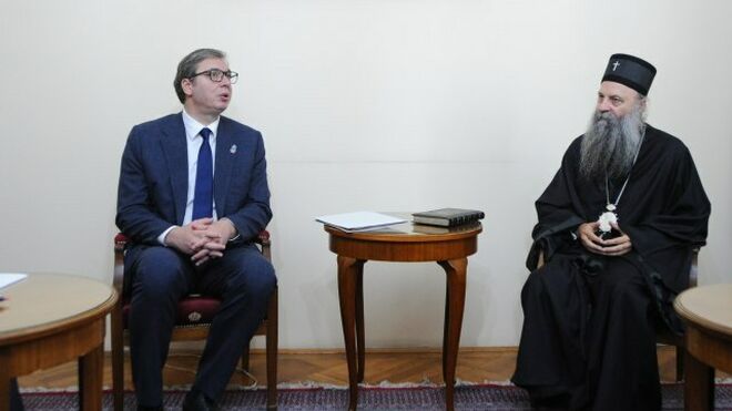 El patriarca ortodoxo Porfirije con el presidente de Serbia