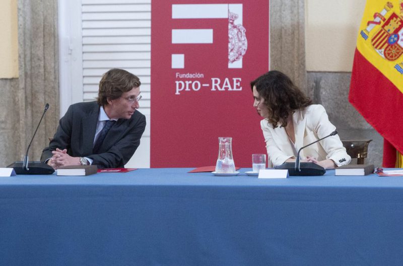 El alcalde de Madrid, José Luis Martínez-Almeida, y la presidenta de la Comunidad de Madrid, Isabel Díaz Ayuso, el 12 de diciembre de 2022. Foto: Alberto Ortega