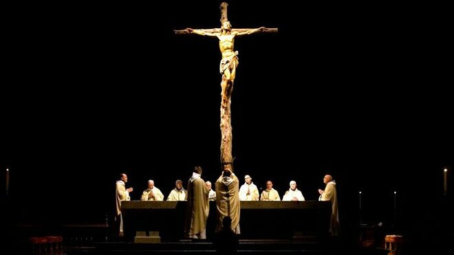 Los benedictinos oficiando misa