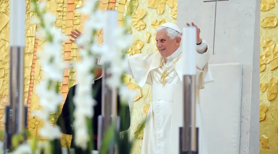 Papa Emérito Benedicto XVI (2010). Crédito: Catholic Church England and Wales - © Mazur (CC BY-NC-ND 2.0)