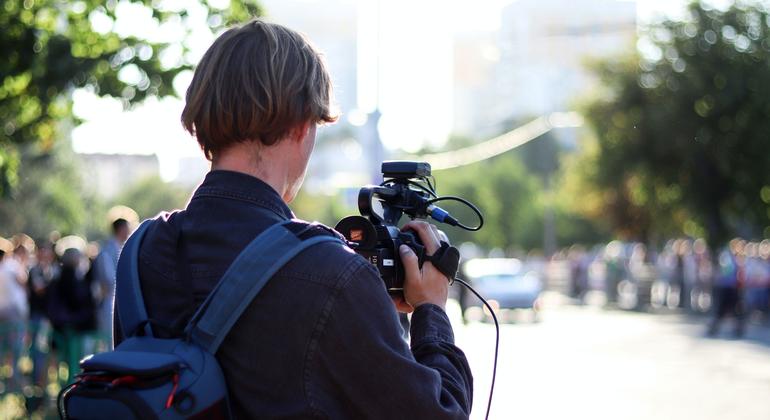 Unsplash/Jana Shnipelson La UNESCO promueve la seguridad de los periodistas mediante la concientización mundial.
