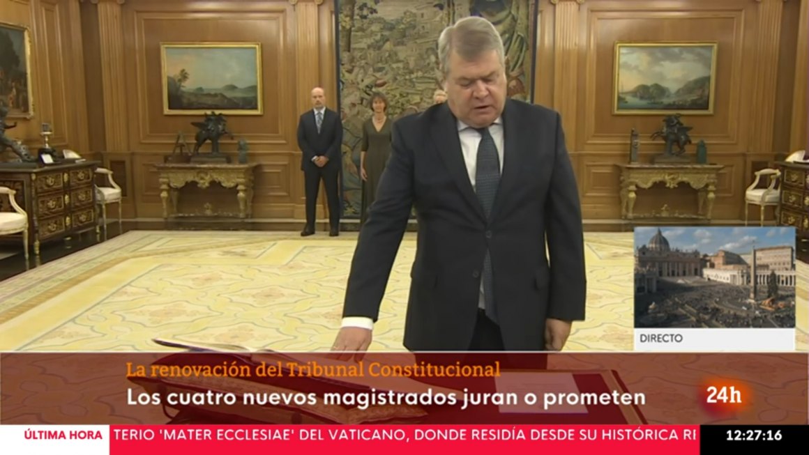 César Tolosa jura su cargo como magistrado del Tribunal Constitucional