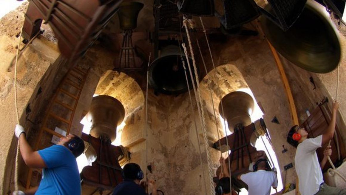 Toque manual de campanas.