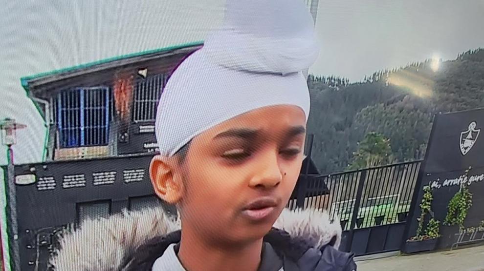 Gurpreet, un joven futbolista, con un turbante.CAPTURA TV