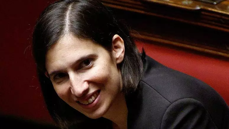 Elly Schlein en una imagen de archivo durante una sesión en el Parlamento GUGLIELMO MANGIAPANE / REUTERS