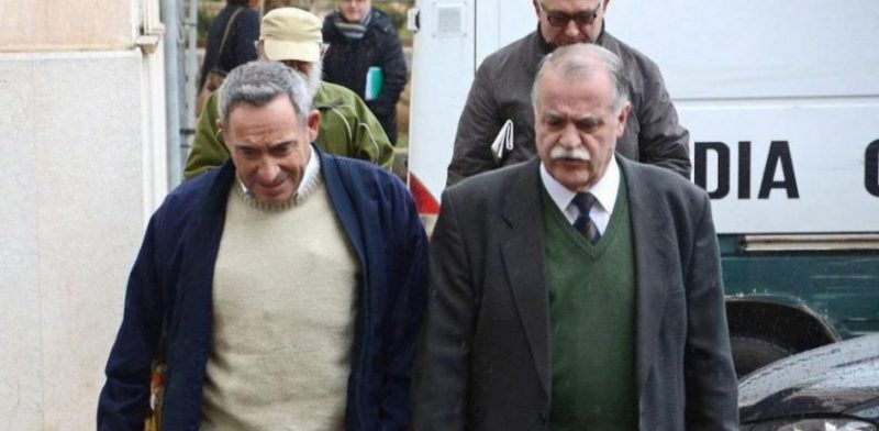 El sacerdote Pere Barceló Rigo (izquierda), acompañado de su abogado cuando se conoció el primer caso.