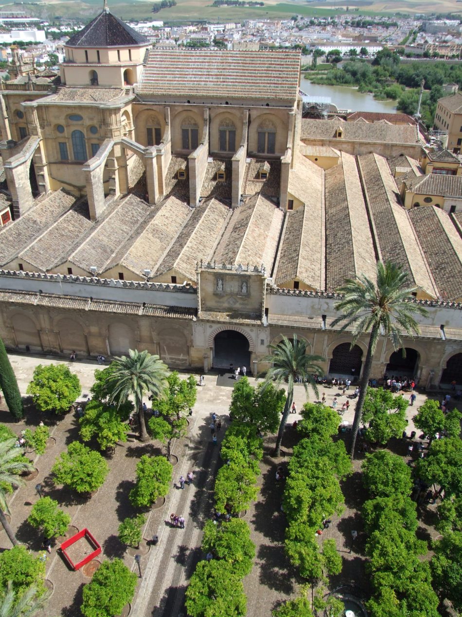 Vista aérea de la Mezquita de Córdoba y el Patio de los Naranjos. Fotografías: César Pérez