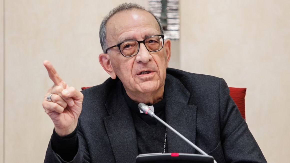 El arzobispo de Barcelona y presidente de la Conferencia Episcopal Española, Juan José Omella, durante una rueda de prensa en Madrid, el 28 de enero.Foto: Alejandro Martínez Vélez / Europa Press