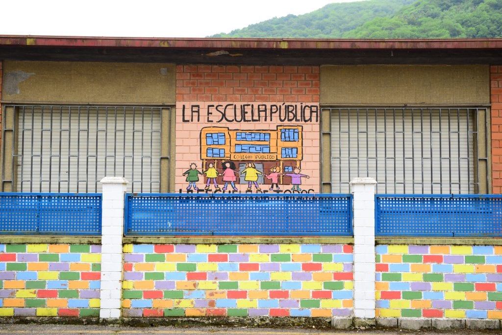 Colegio público Horacio Fernández Inguanzo, en La Foz (Morcín). FOTO: David Aguilar Sánchez