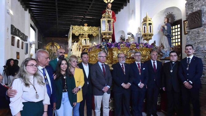 El acto de entrega del bastón de mando al Medinaceli.