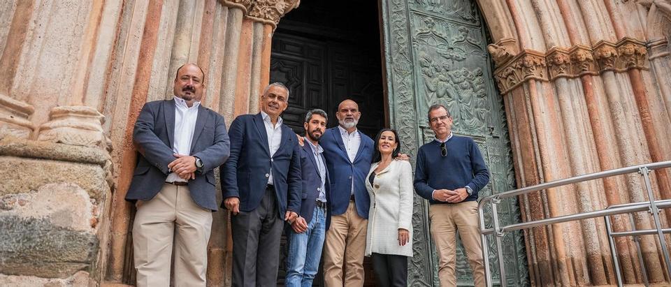 En el monasterio Pelayo, Sánchez del Real, Nevado, Gutiérrez y otros candidatos a la Asamblea, hoy en Guadalupe. CEDIDA