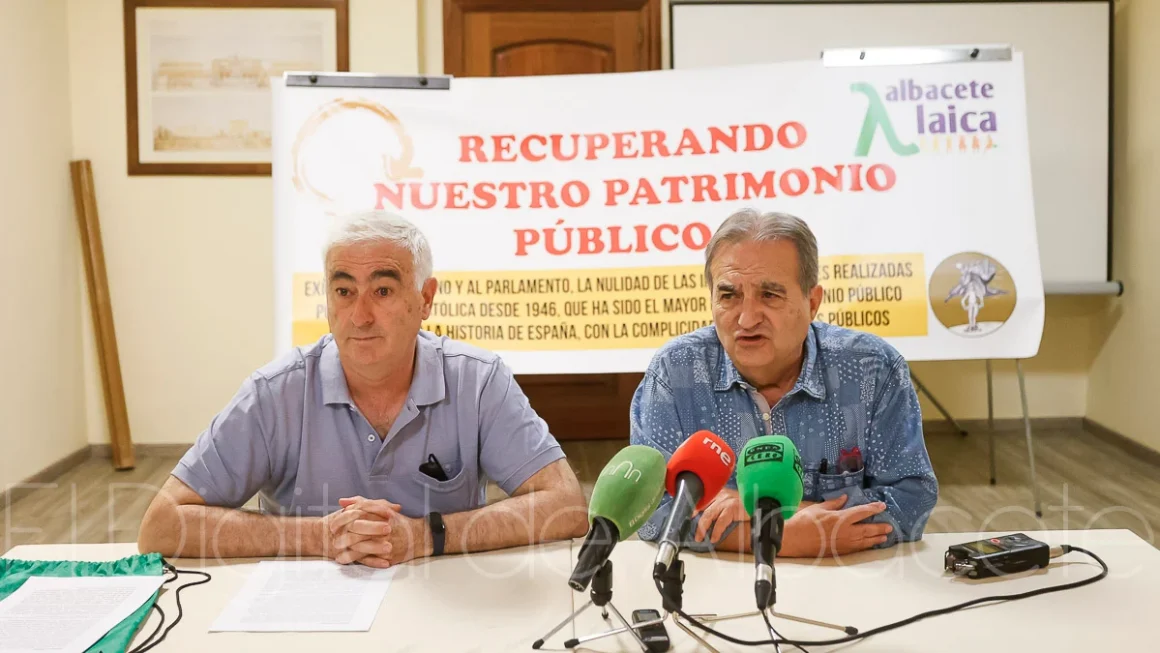 Un momento de la rueda de prensa ofrecida por Europa Laica en Albacete / Foto: Ángel Chacón