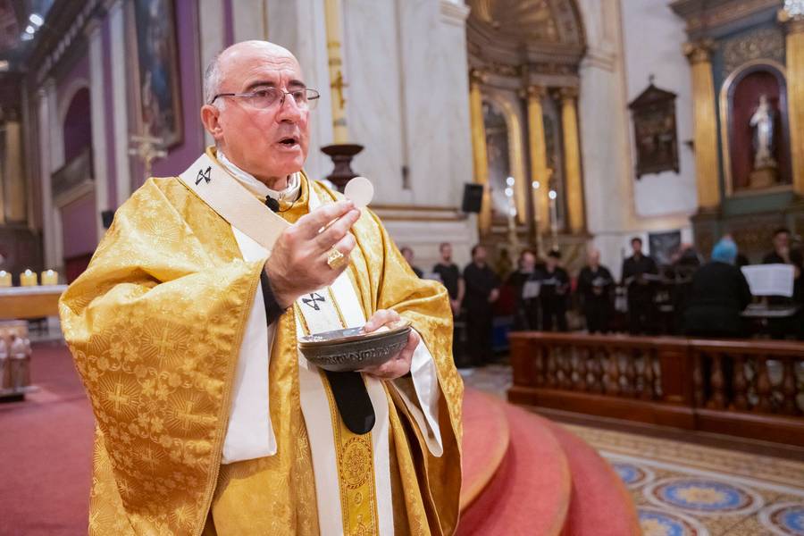 Daniel Sturla, durante la misa de Pascua, en la Catedral de Montevideo (archivo, abril de 2023). Foto: Mara Quintero
