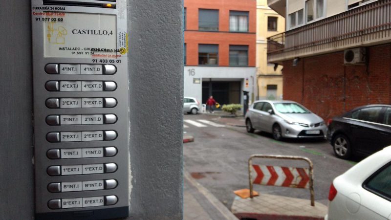 Portal de entrada a Castillo 4, uno de los edificios vendidos por Fusara | SOMOS CHAMBERÍ Diego Casado