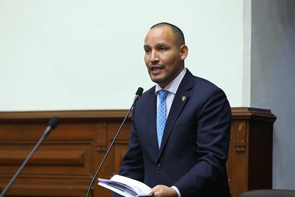 el congresista peruano de Renovación Popular, Alejandro Muñante