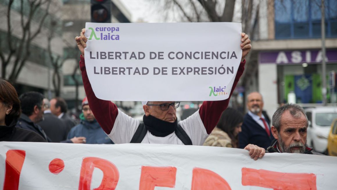 Protesta frente a los juzgados en apoyo al actor Willy Toledo. Europa Press