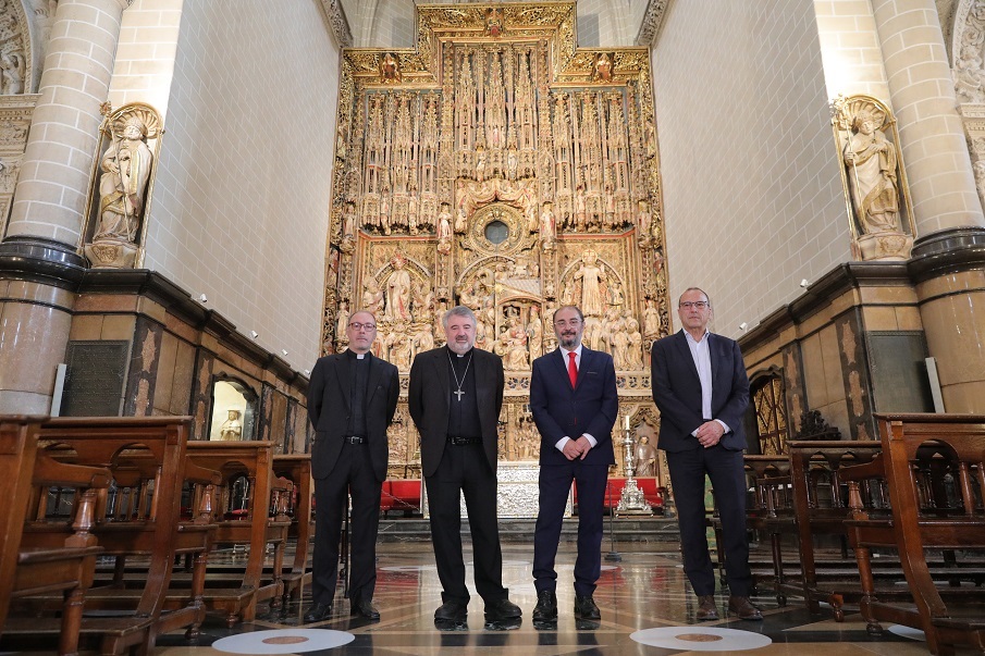 Javier Lambán y autoridades religiosas en La Seo