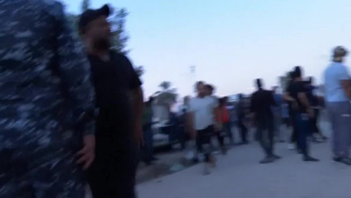 Manifestantes iraquíes en la embajada sueca en IraK vídeo: atlas