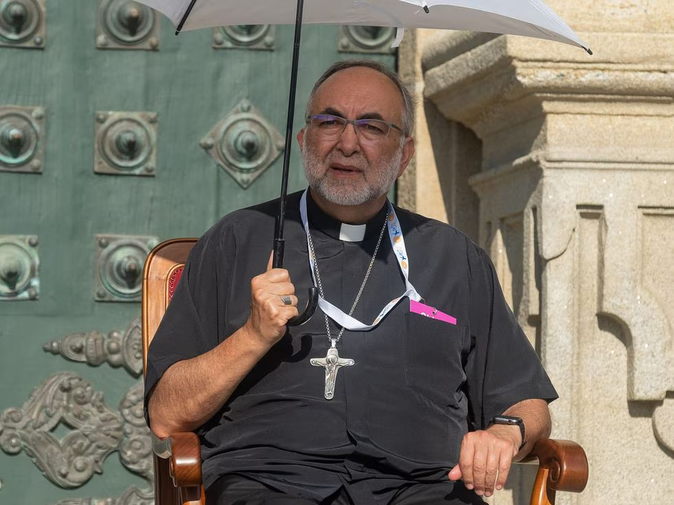El arzobispo de Oviedo, Jesús Sanz Montes, en la inauguración de la peregrinación europea de jóvenes en Santiago de Compostela, en agosto.César Arxina (Europa Press)